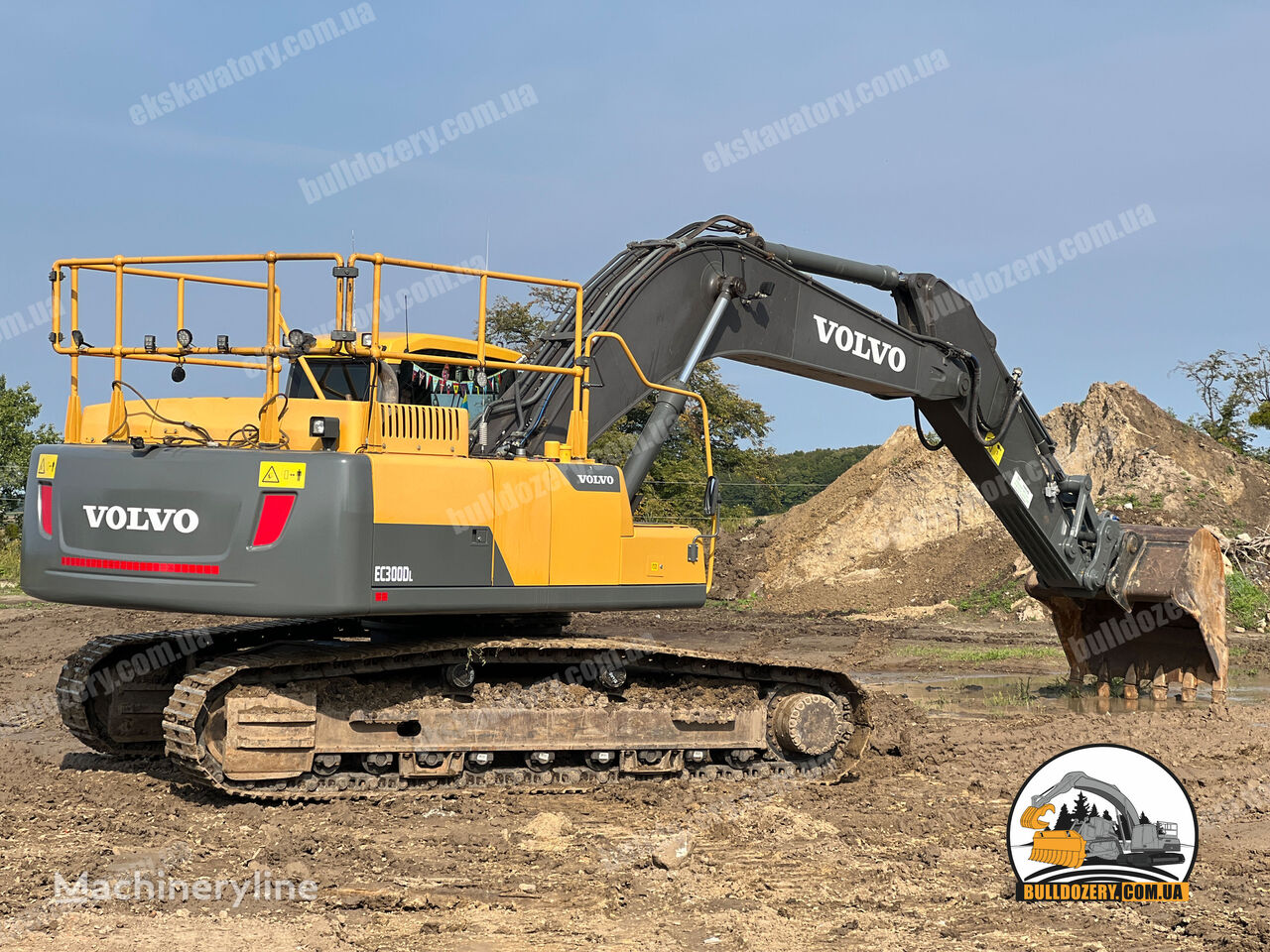 Volvo EC 300 DL tracked excavator